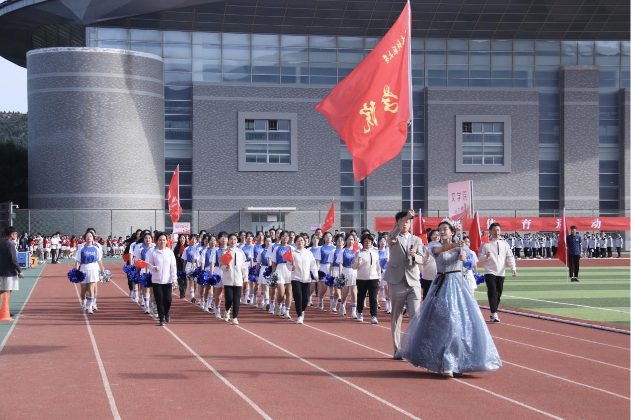 文学院师生在学校运动会上取得佳绩